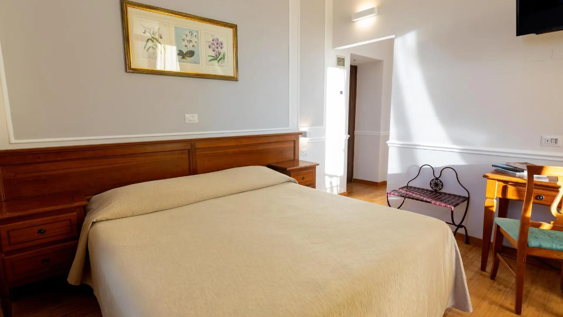Albergo Chiusarelli Siena 3*,