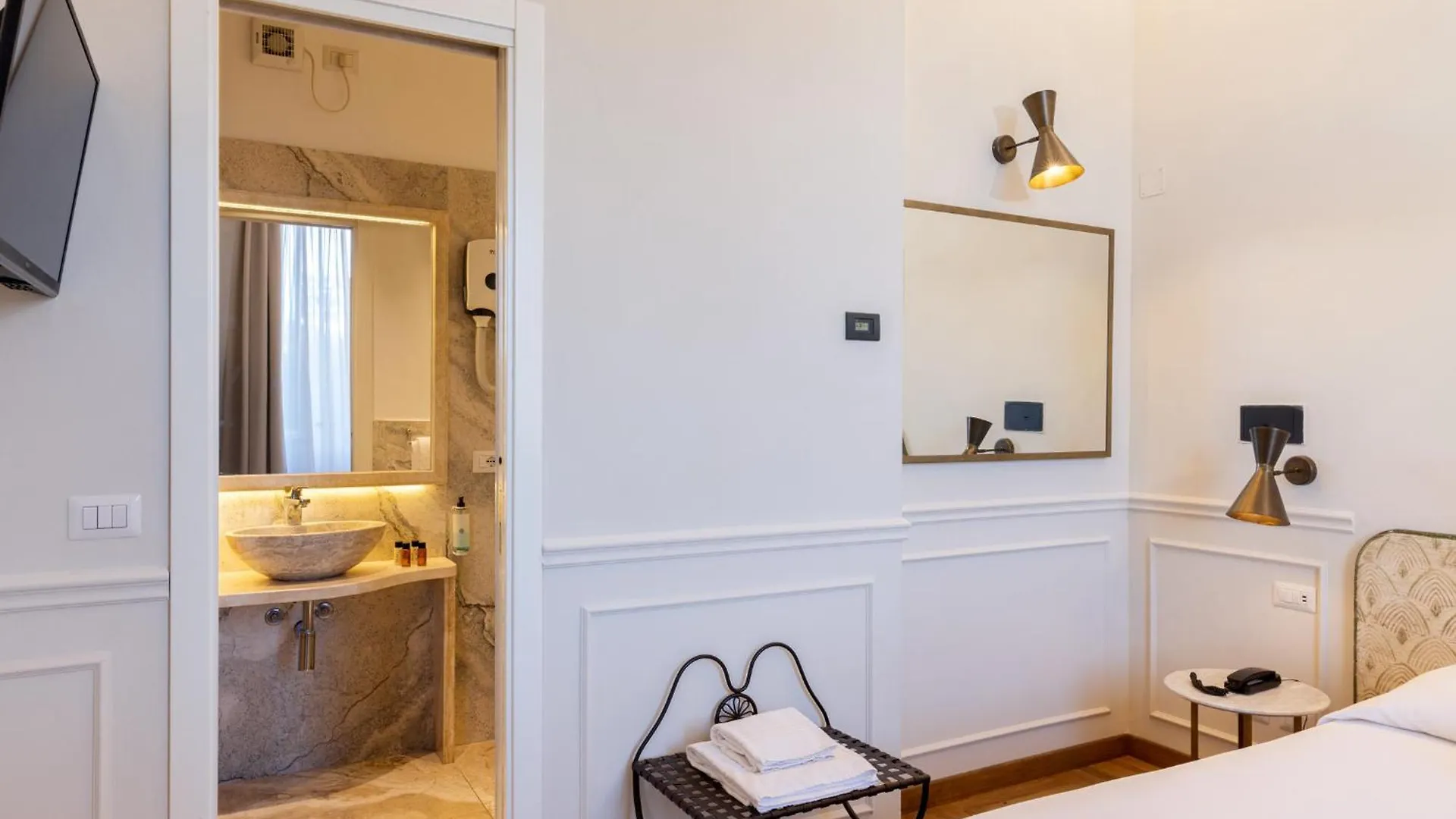 Albergo Chiusarelli Siena 3*,  Italy